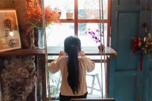 姓喬的女寶寶名字大全免費(fèi) 簡(jiǎn)單一點(diǎn)的女孩名字有哪些